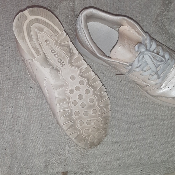 Pearlized pink Reebok - Picture 2 of 2